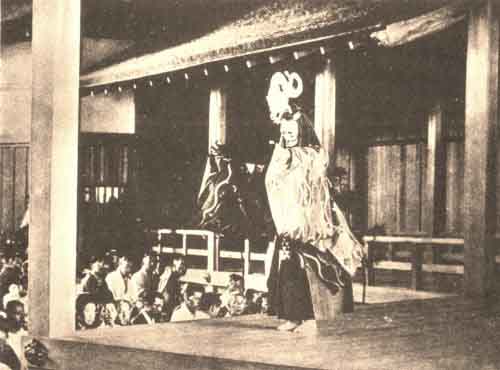 THE DRAGON LADY IN <I>AMA</I> HOLDING ALOFT THE SCROLL OF THE <I>HOKKEKYŌ</I><BR>
 (BEHIND HER IS THE <I>HASHIGAKARI</I>)